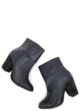 L.L. Bean Boots Black Leather Ankle Booties Signature Heeled Womens Size 9 EUC